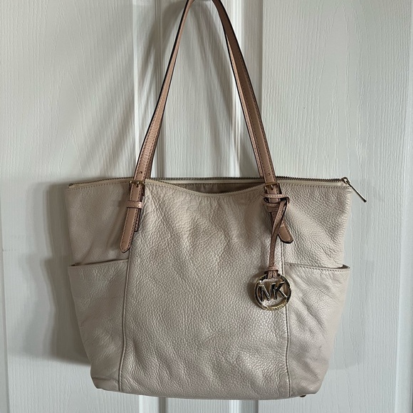 Michael Kors Cream Shoulder Bag. JUST REDUCED!!! - Picture 1 of 15